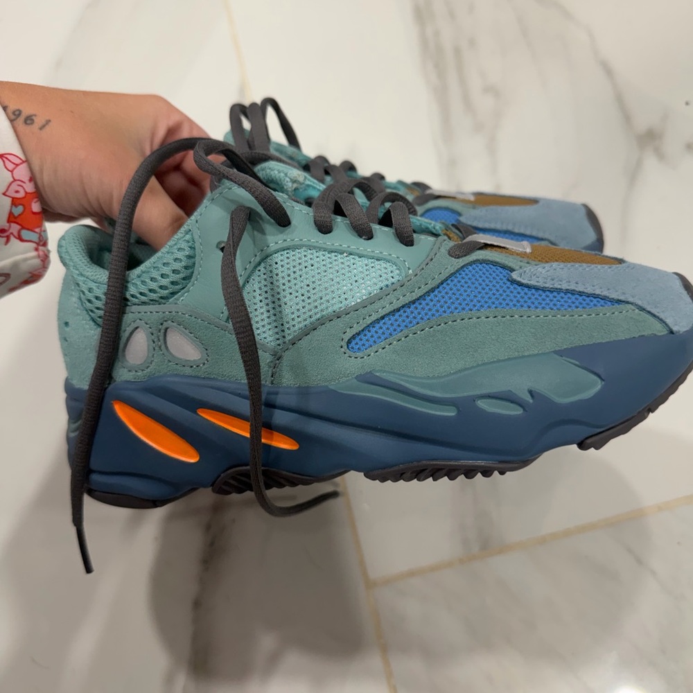 Yeezy 700 Faded Azure View 4